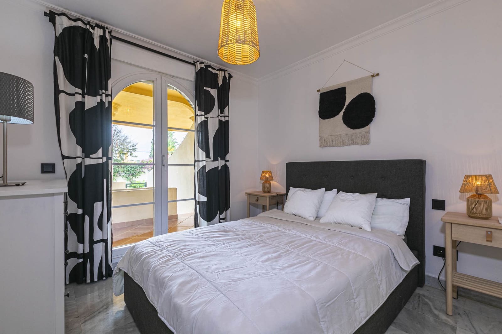 Apartamento de 2 habitaciones en Nueva Andalucia en venta con piscina garaje - 535.000 € (Ref: 9294657)