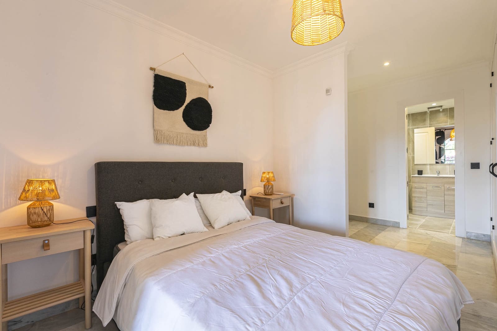 Apartamento de 2 habitaciones en Nueva Andalucia en venta con piscina garaje - 535.000 € (Ref: 9294657)