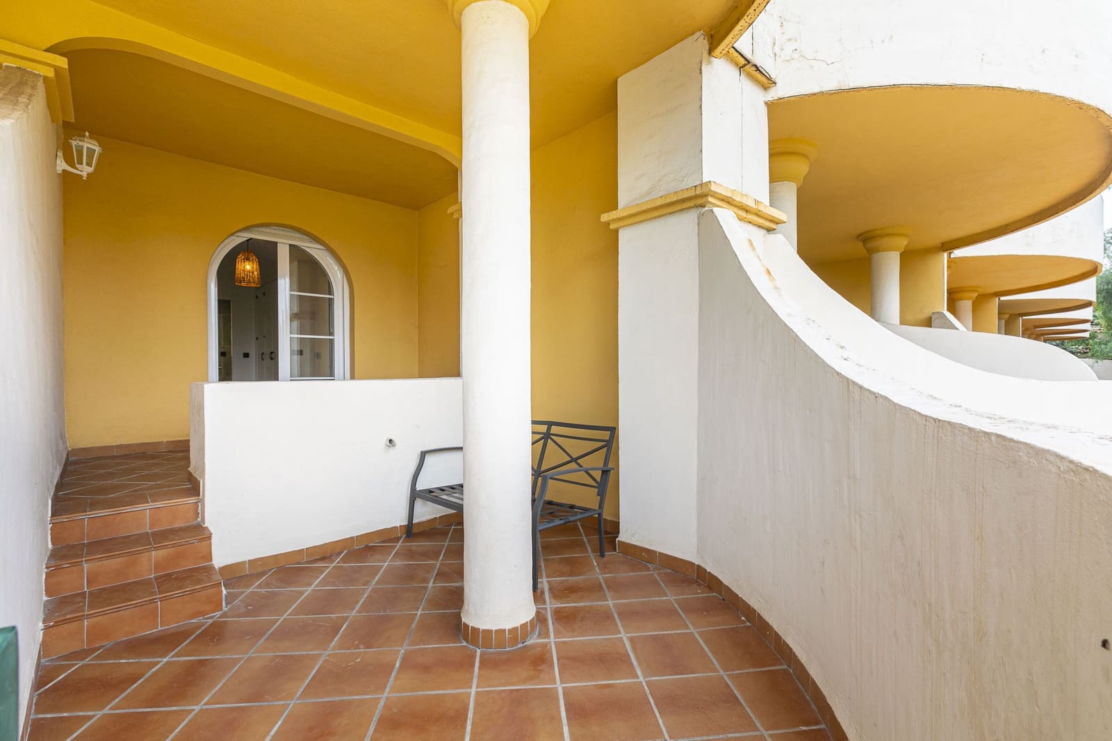 Apartamento de 2 habitaciones en Nueva Andalucia en venta con piscina garaje - 535.000 € (Ref: 9294657)