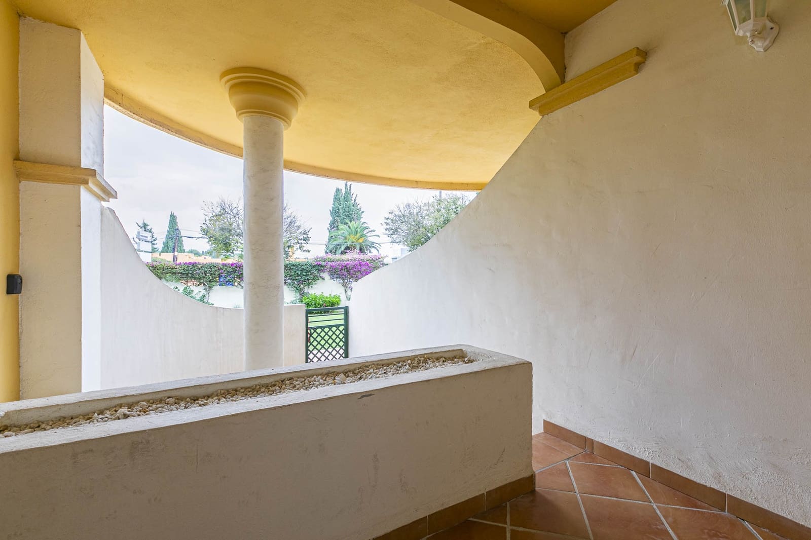 Apartamento de 2 habitaciones en Nueva Andalucia en venta con piscina garaje - 535.000 € (Ref: 9294657)