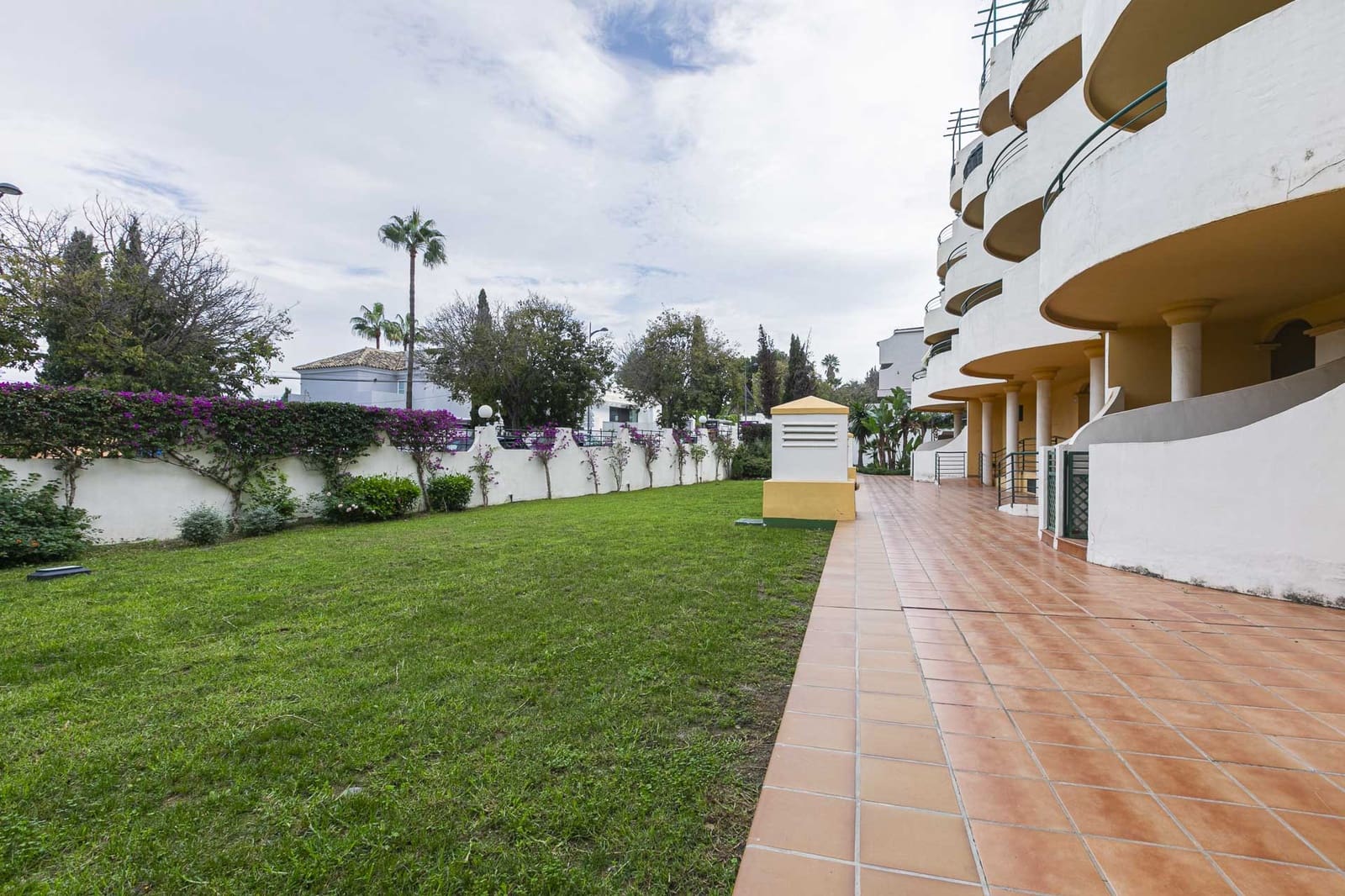 Apartamento de 2 habitaciones en Nueva Andalucia en venta con piscina garaje - 535.000 € (Ref: 9294657)