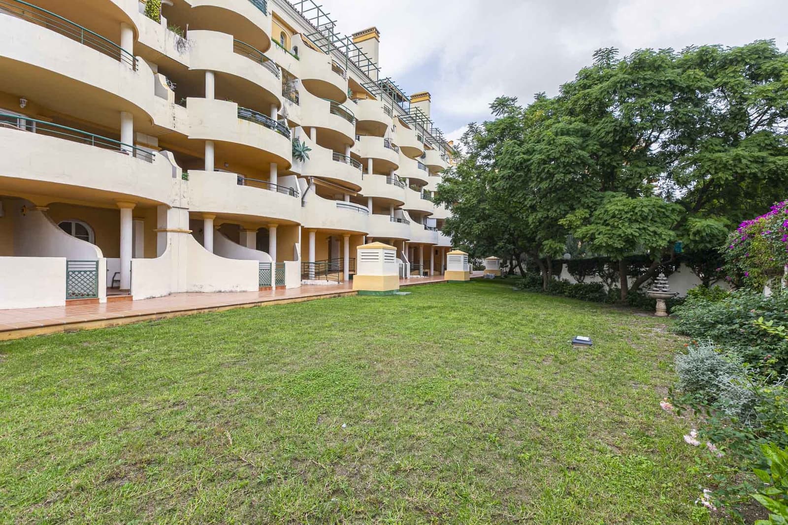 Apartamento de 2 habitaciones en Nueva Andalucia en venta con piscina garaje - 535.000 € (Ref: 9294657)