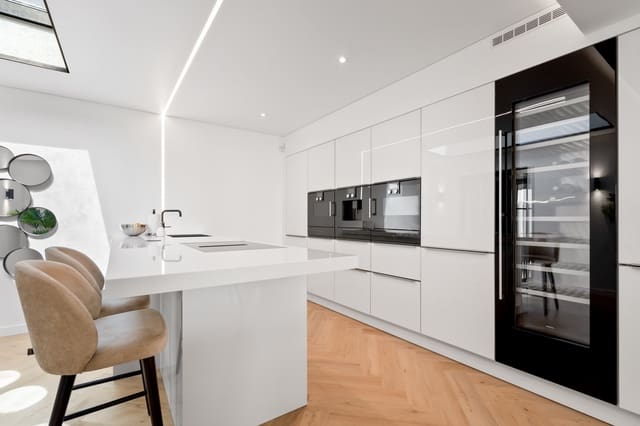 7 soverom Villa til salgs i Marbella med svømmebasseng garasje - € 2 990 000 (Ref: 9294658)