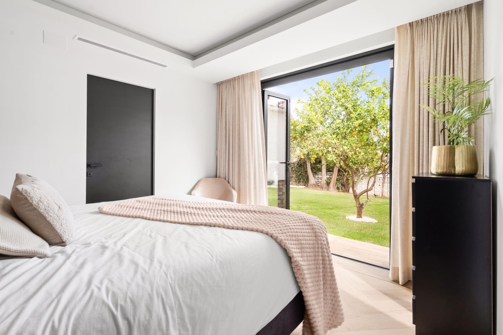 7 soverom Villa til salgs i Marbella med svømmebasseng garasje - € 2 990 000 (Ref: 9294658)