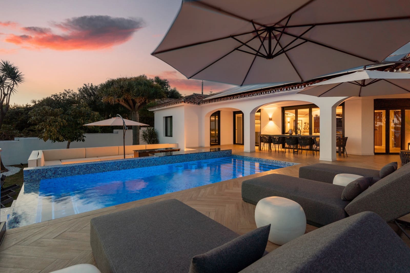 7 soverom Villa til salgs i Marbella med svømmebasseng garasje - € 2 990 000 (Ref: 9294658)