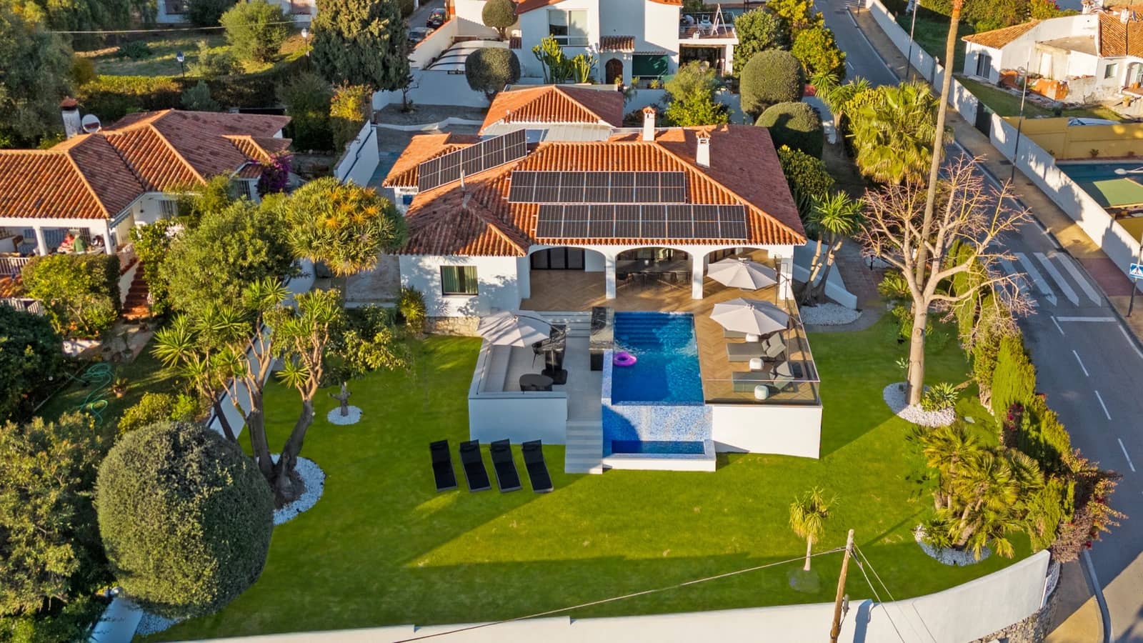 7 soverom Villa til salgs i Marbella med svømmebasseng garasje - € 2 990 000 (Ref: 9294658)
