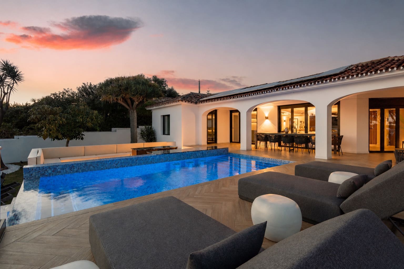 7 soverom Villa til salgs i Marbella med svømmebasseng garasje - € 2 990 000 (Ref: 9294658)