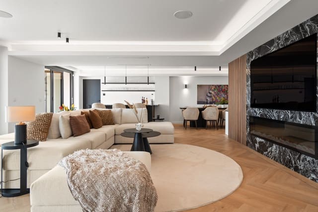 7 sypialnia Willa na sprzedaż w Marbella z basenem garażem - 2 990 000 € (Ref: 9294658)
