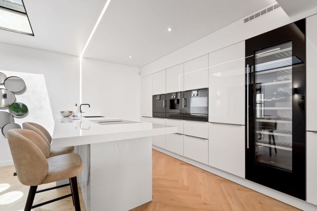 7 sypialnia Willa na sprzedaż w Marbella z basenem garażem - 2 990 000 € (Ref: 9294658)