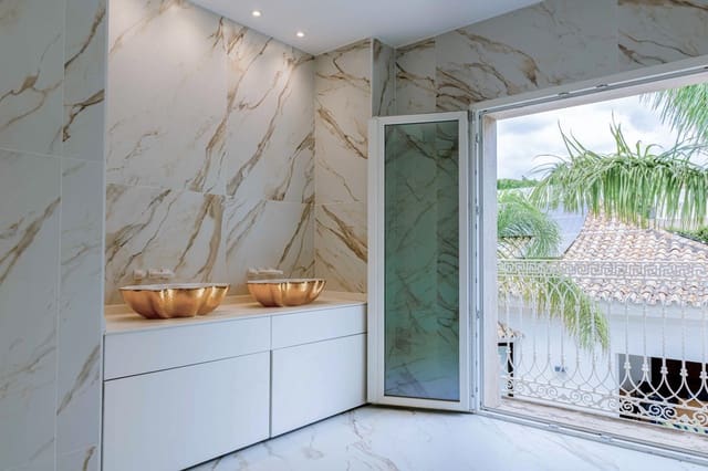 Chalet de 5 habitaciones en Marbella en venta con piscina garaje - 4.499.000 € (Ref: 9294659)