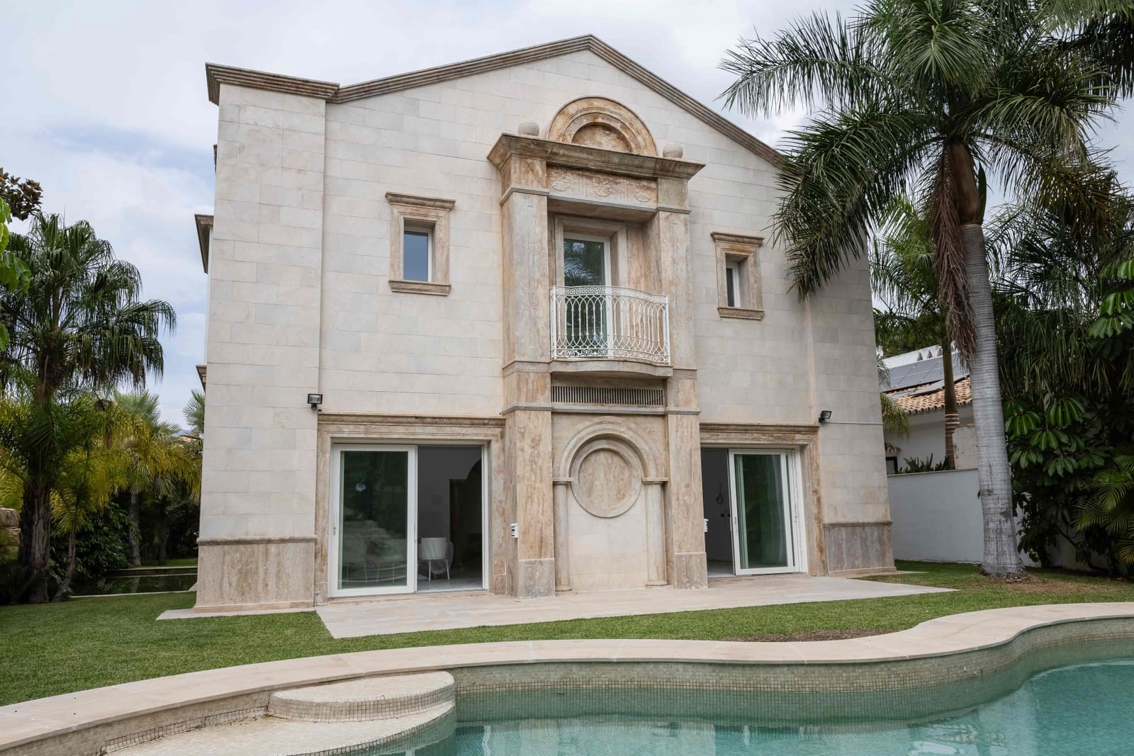 5 Zimmer Villa zu verkaufen in Marbella mit Pool Garage - 4.050.000 € (Ref: 9294659)