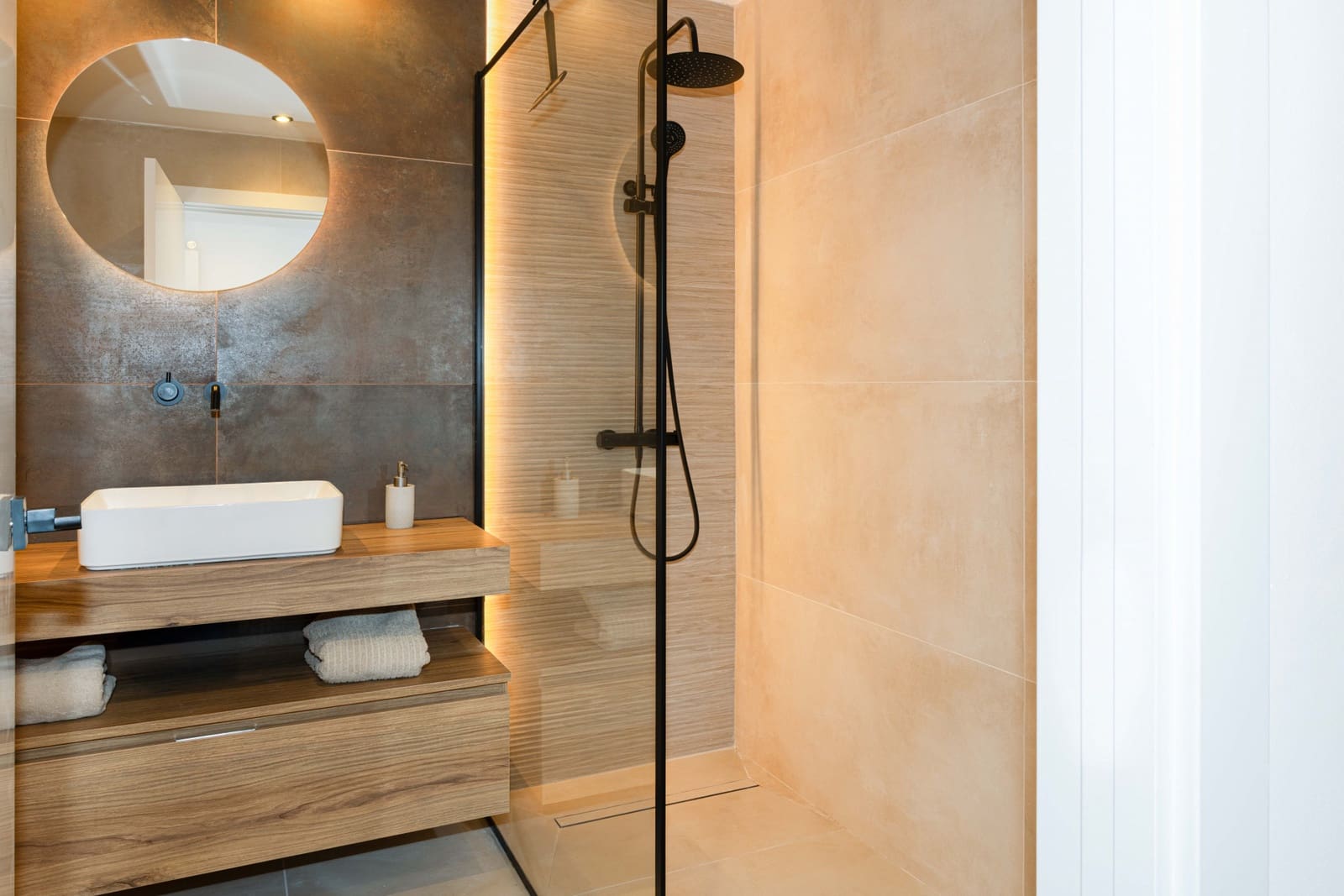 2 sovrum Lägenhet till salu i Nueva Andalucia med pool garage - 579 000 € (Ref: 9294660)