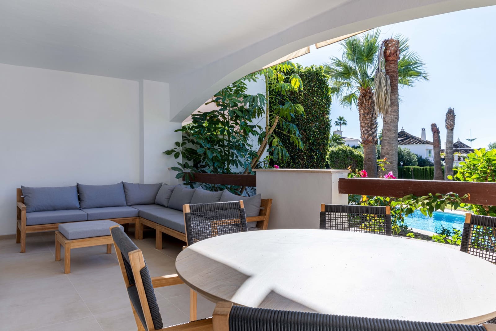 2 sovrum Lägenhet till salu i Nueva Andalucia med pool garage - 579 000 € (Ref: 9294660)