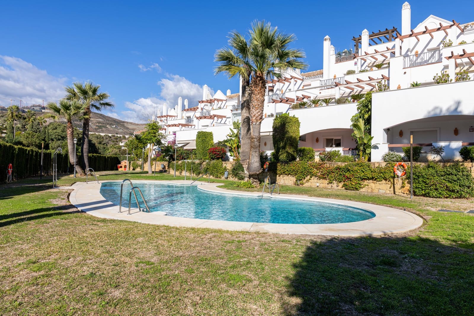 2 sovrum Lägenhet till salu i Nueva Andalucia med pool garage - 579 000 € (Ref: 9294660)