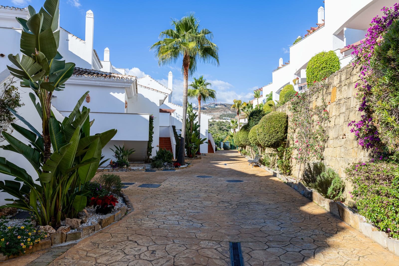 2 sovrum Lägenhet till salu i Nueva Andalucia med pool garage - 579 000 € (Ref: 9294660)