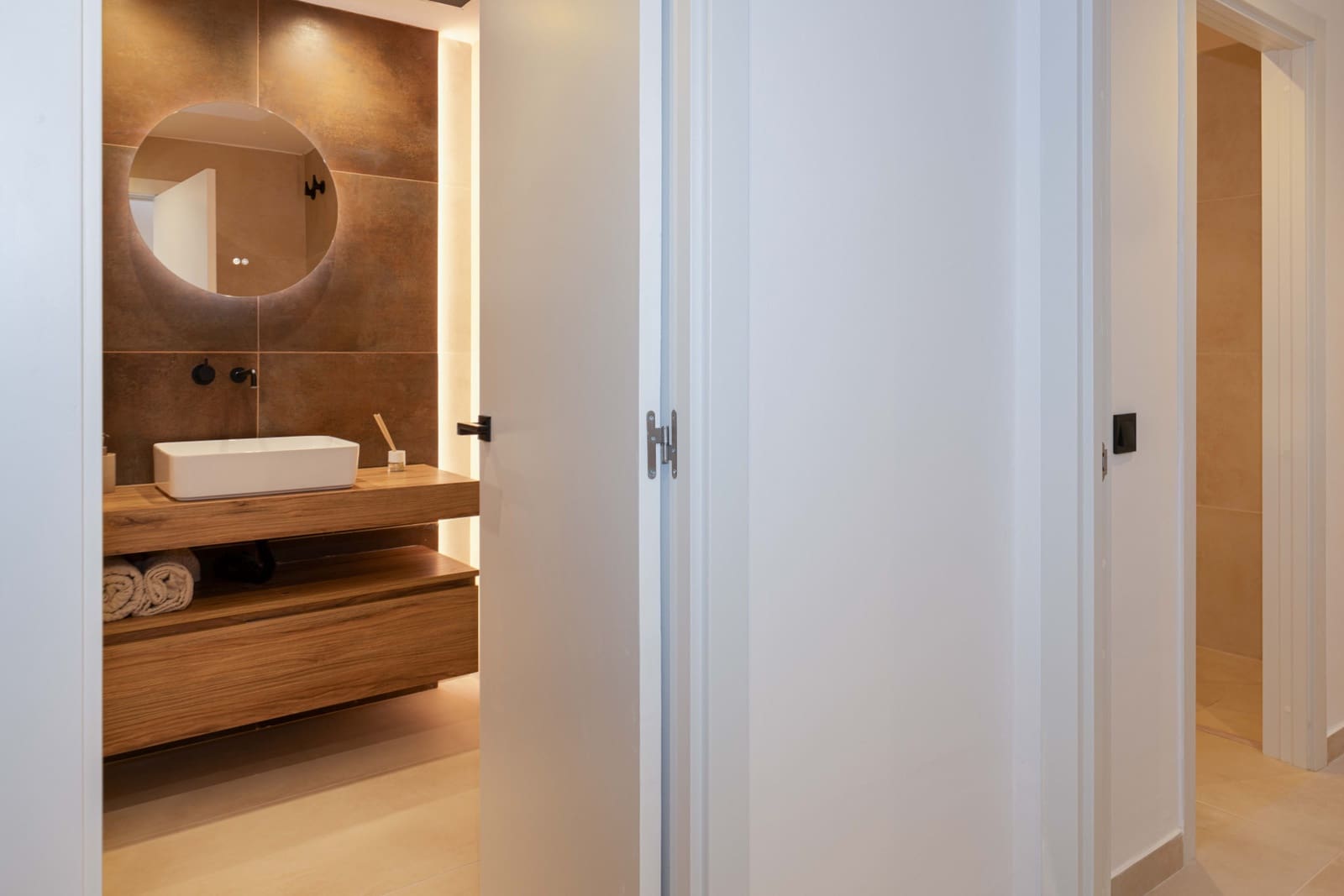 2 slaapkamer Appartement te koop in Nueva Andalucia met zwembad garage - € 547.000 (Ref: 9294660)