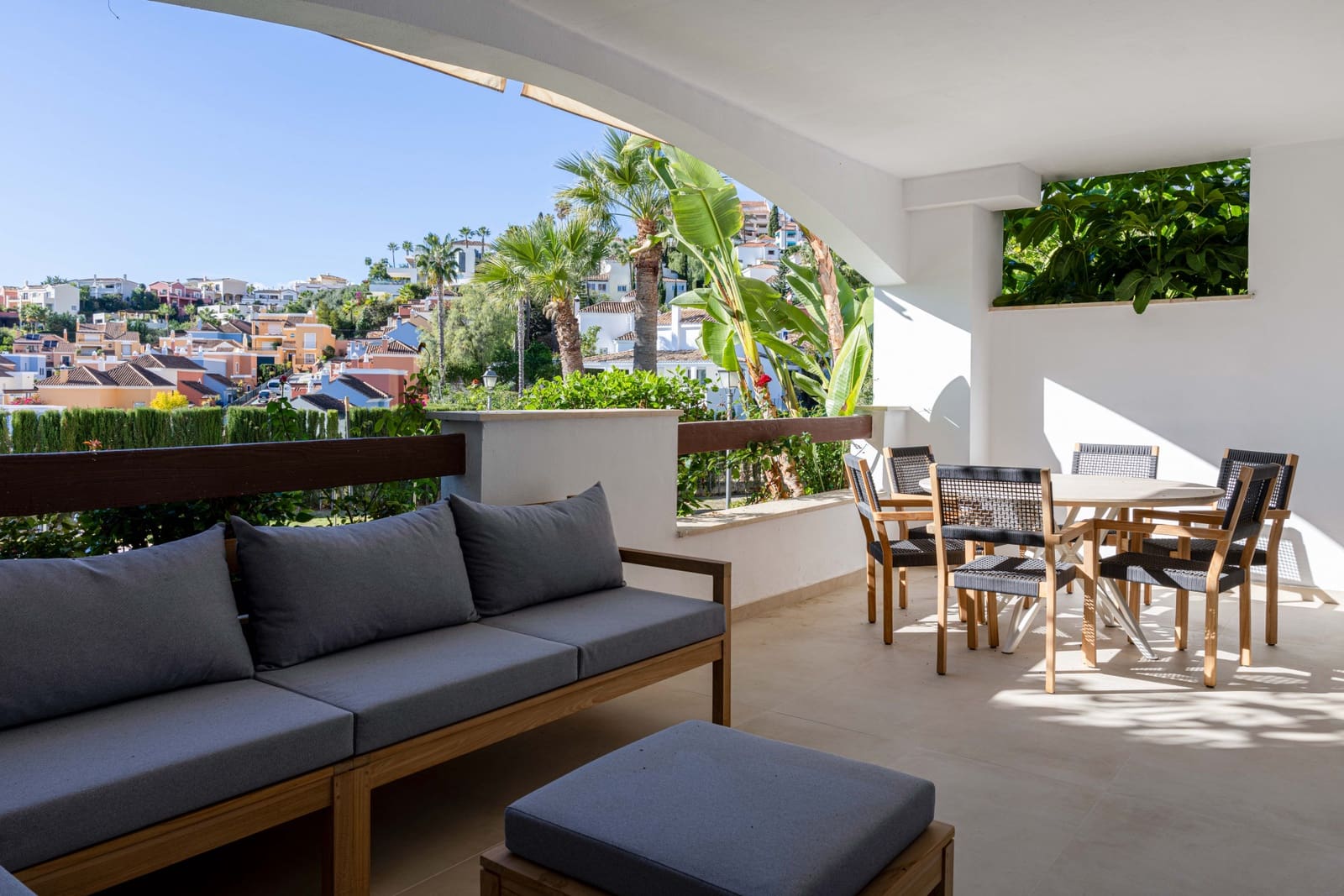 2 slaapkamer Appartement te koop in Nueva Andalucia met zwembad garage - € 547.000 (Ref: 9294660)