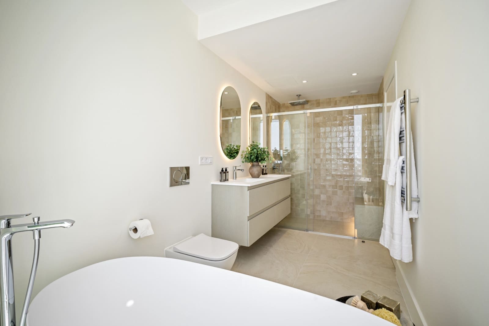 4 slaapkamer Villa te koop in La Quinta met zwembad garage - € 1.875.000 (Ref: 9312327)