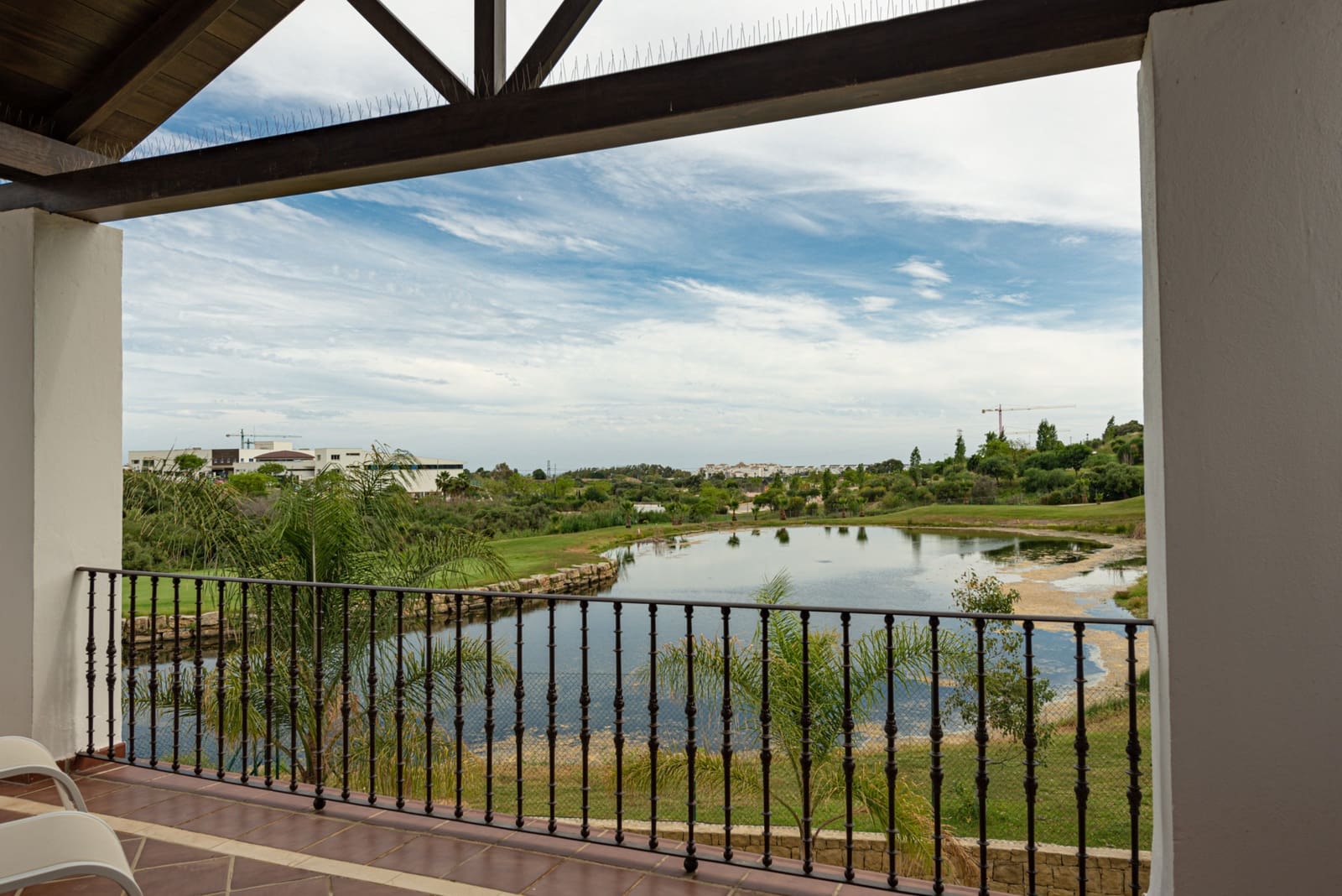 4 soveværelse Villa til salg i Estepona med swimmingpool garage - € 699.000 (Ref: 9325979)