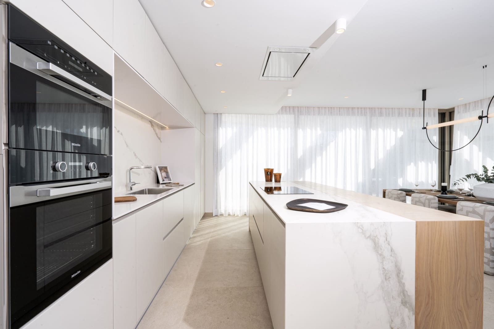 4 chambre Penthouse à vendre à Marbella avec piscine garage - 2 290 000 € (Ref: 9344349)