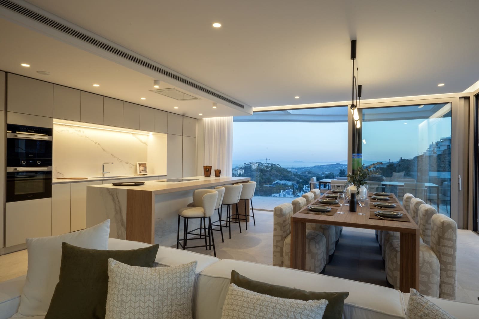 4 chambre Penthouse à vendre à Marbella avec piscine garage - 2 290 000 € (Ref: 9344349)