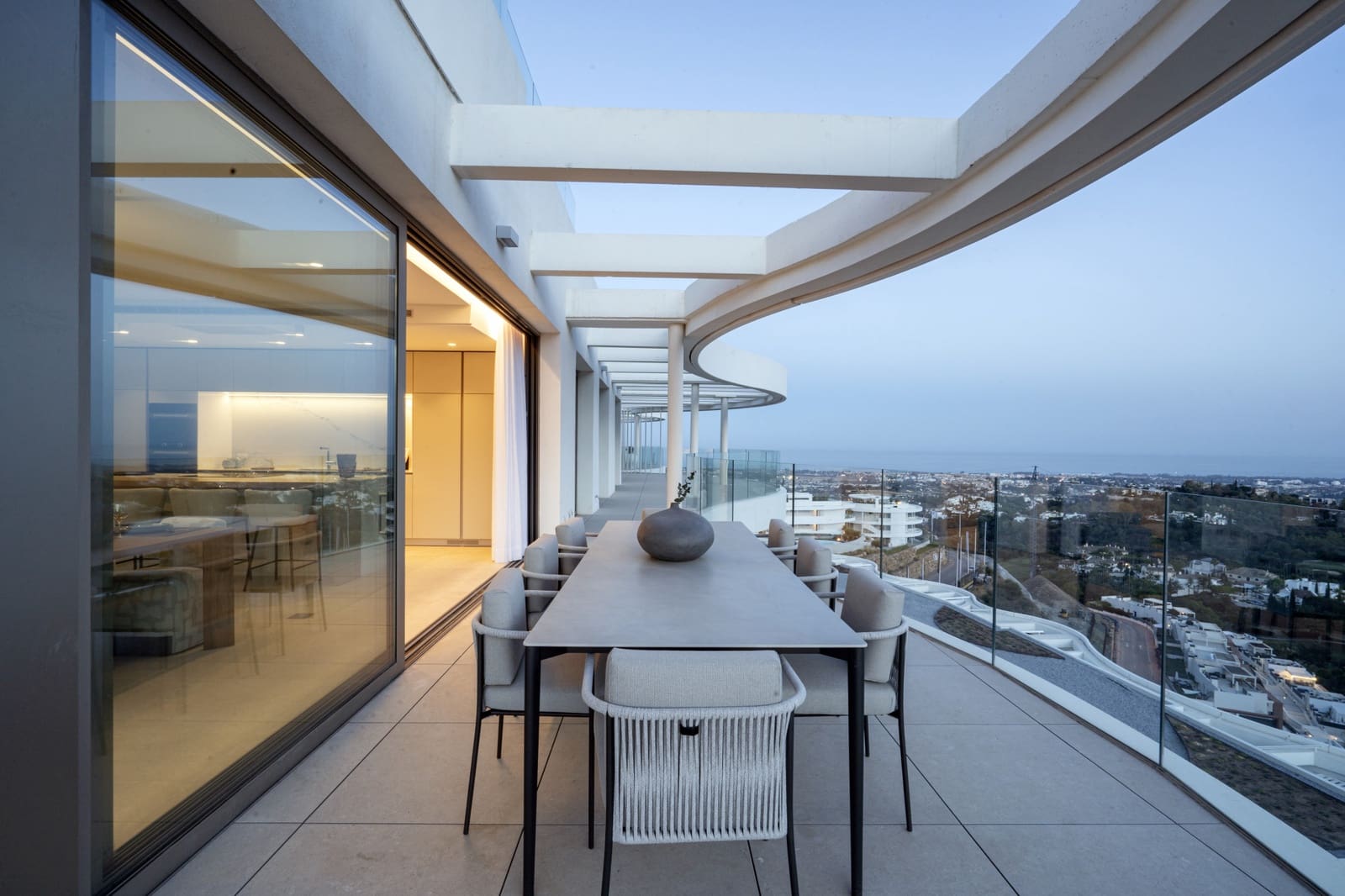 4 bedroom Penthouse for sale in Marbella with pool garage - € 2,290,000 (Ref: 9344349)