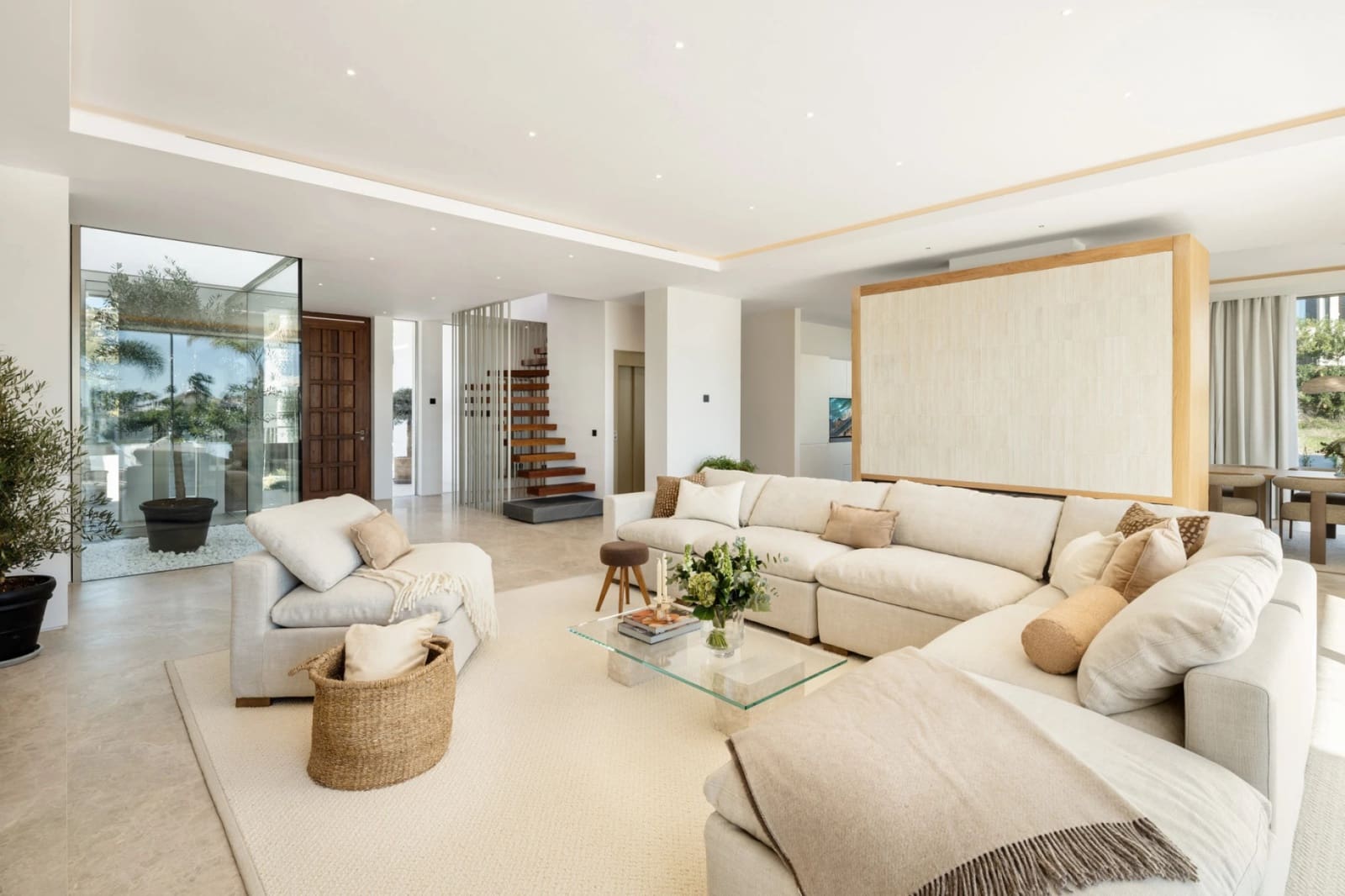 6 bedroom Villa for sale in Marbella with pool garage - € 10,950,000 (Ref: 9344353)