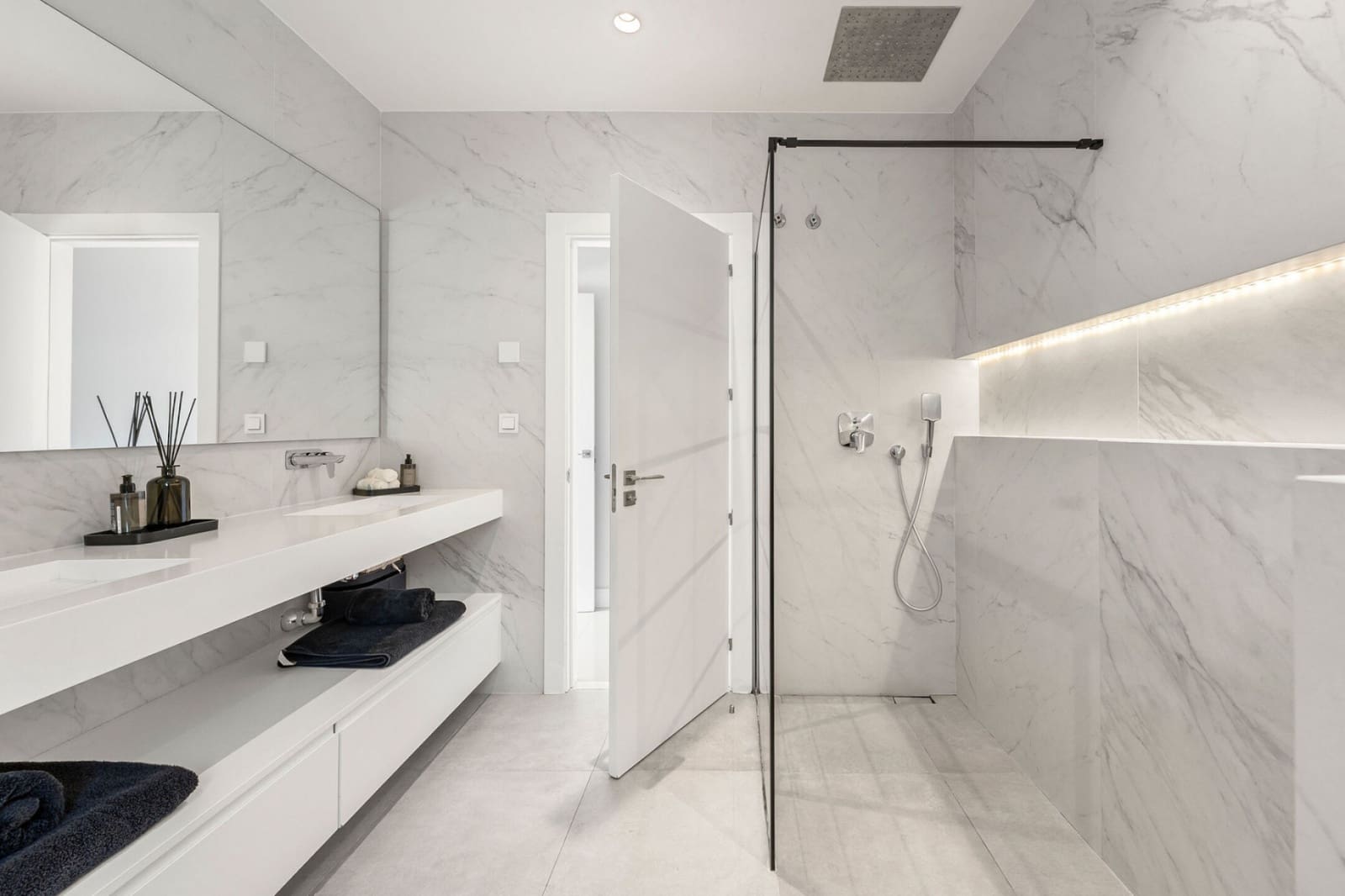 5 slaapkamer Villa te koop in La Quinta met zwembad garage - € 3.495.000 (Ref: 9378730)