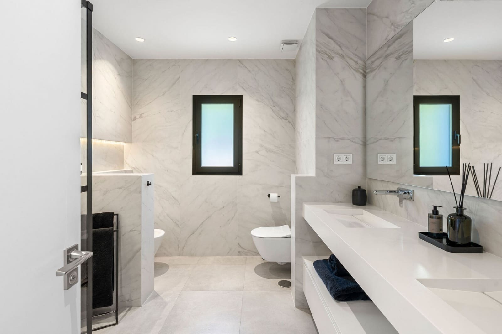 5 slaapkamer Villa te koop in La Quinta met zwembad garage - € 3.495.000 (Ref: 9378730)