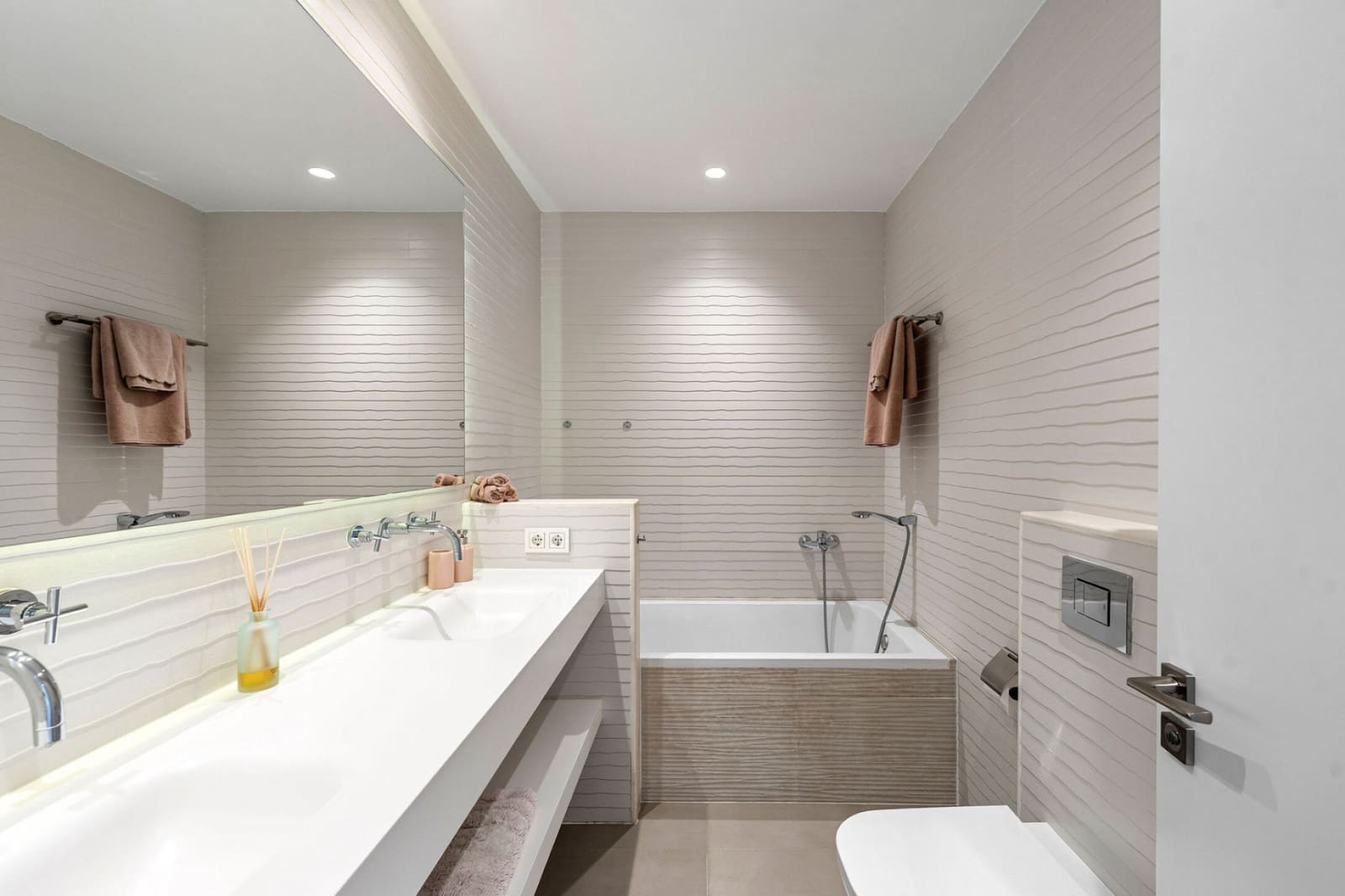 5 slaapkamer Villa te koop in La Quinta met zwembad garage - € 3.495.000 (Ref: 9378730)