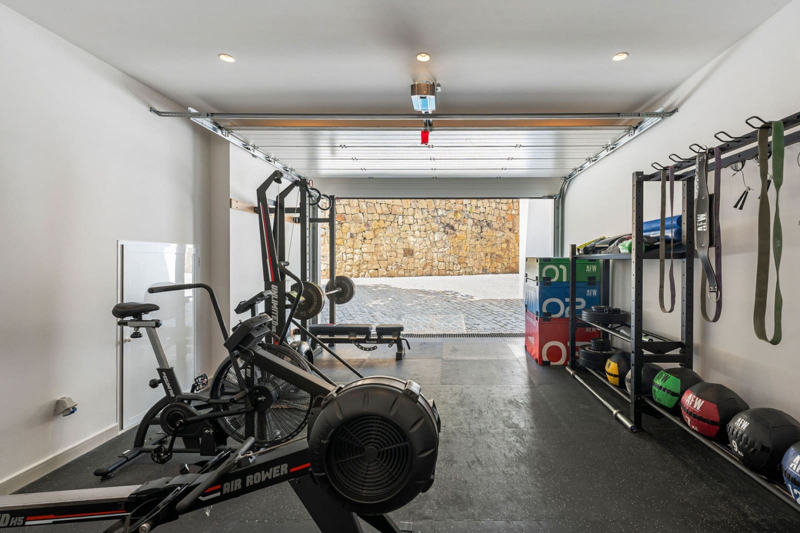 5 slaapkamer Villa te koop in La Quinta met zwembad garage - € 3.495.000 (Ref: 9378730)