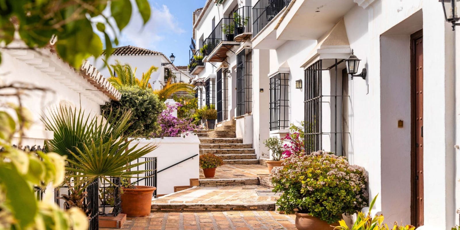 4 bedroom Villa for sale in Mijas with pool garage - € 1,635,000 (Ref: 9382340)