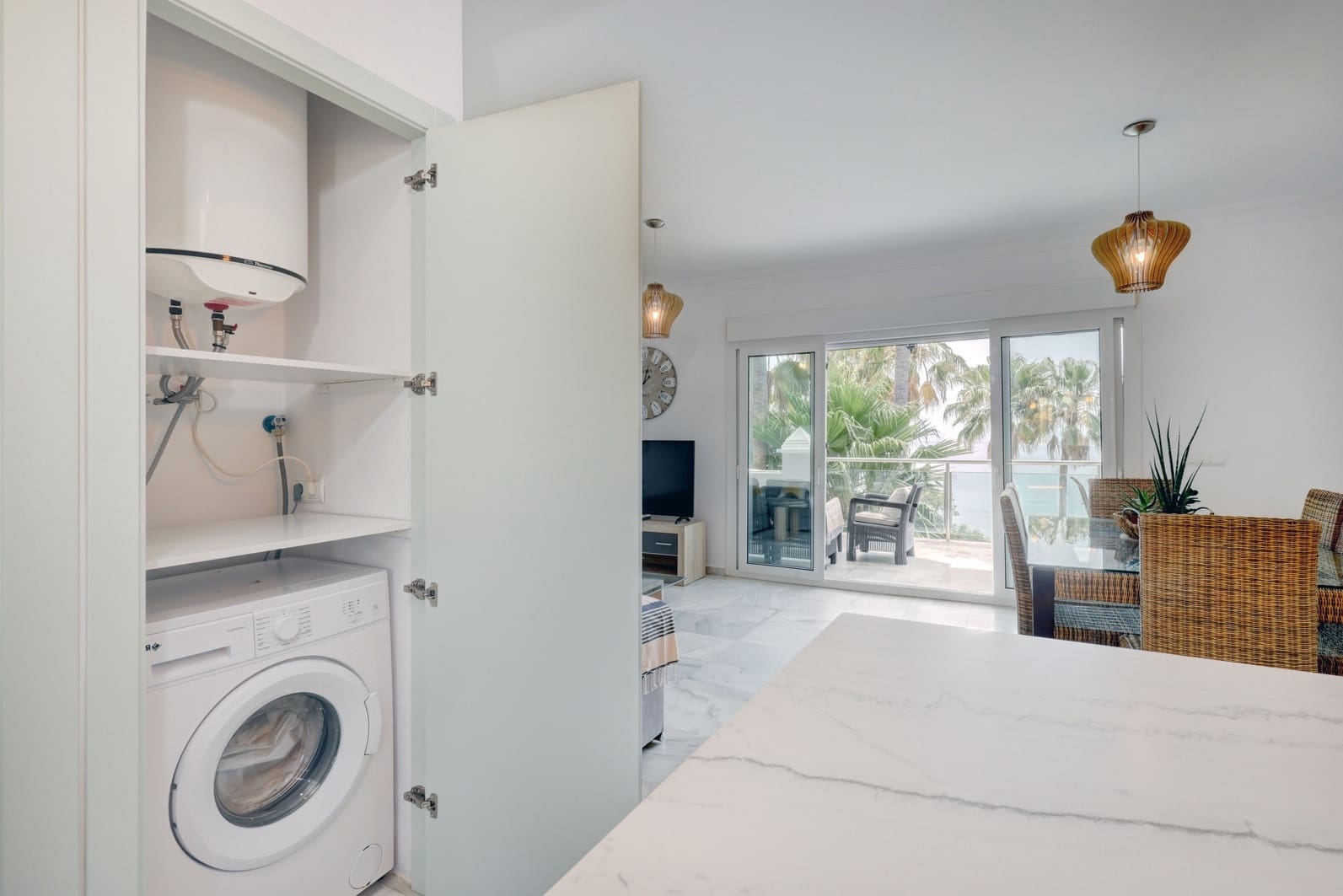 2 Zimmer Apartment zu verkaufen in Estepona mit Pool Garage - 764.000 € (Ref: 9390152)