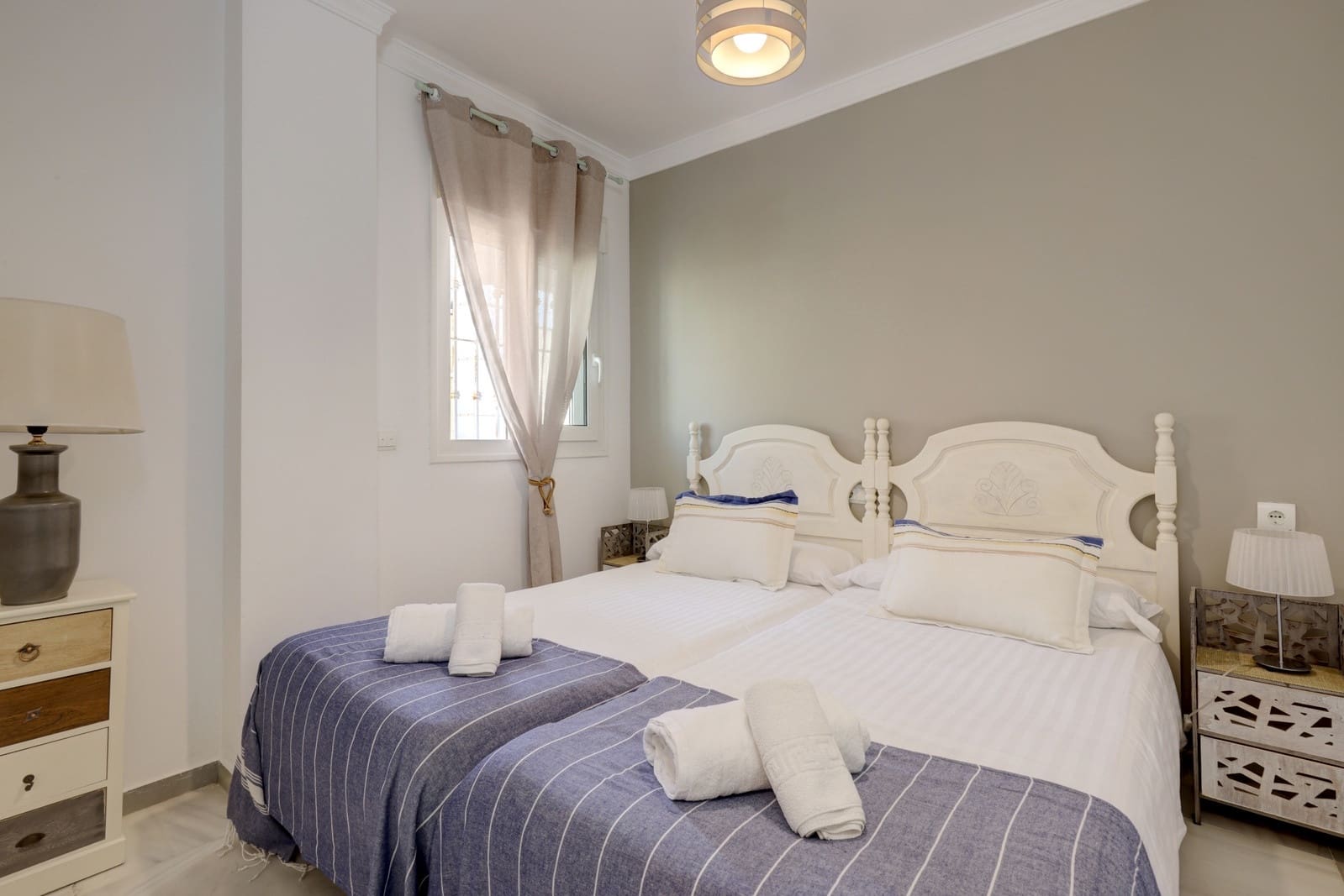 2 Zimmer Apartment zu verkaufen in Estepona mit Pool Garage - 764.000 € (Ref: 9390152)