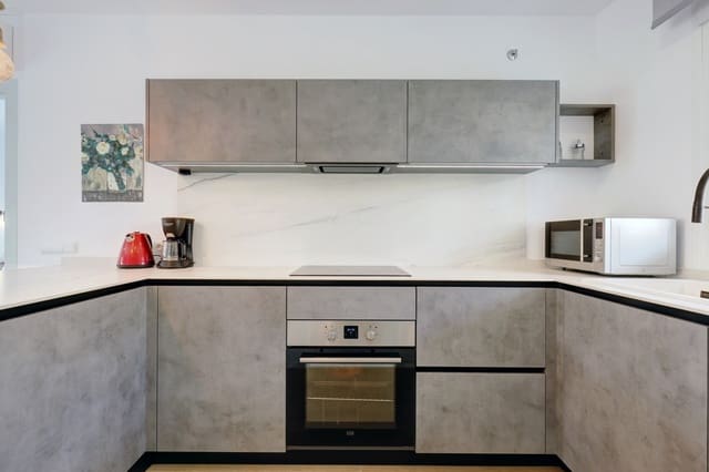 2 Zimmer Apartment zu verkaufen in Estepona mit Pool Garage - 764.000 € (Ref: 9390152)