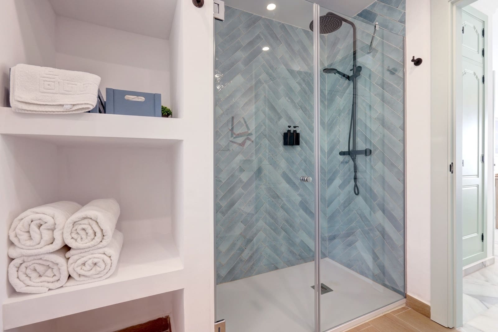 2 Zimmer Apartment zu verkaufen in Estepona mit Pool Garage - 764.000 € (Ref: 9390152)