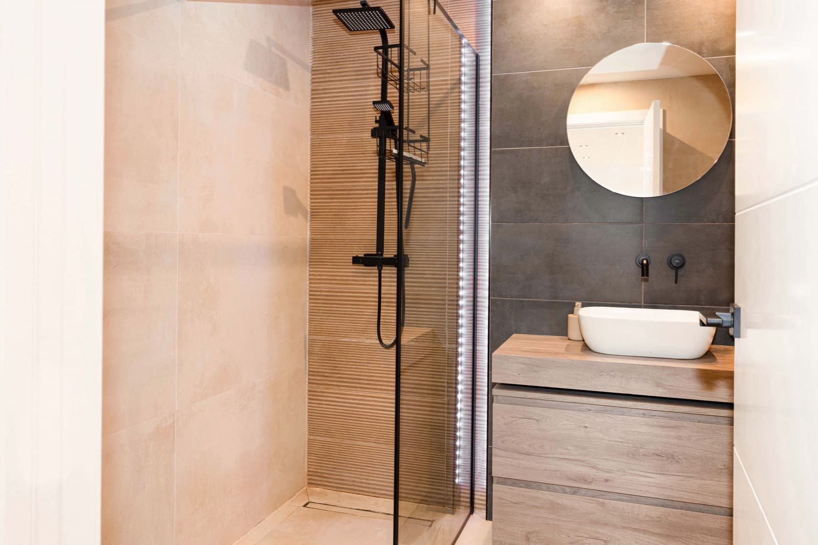 2 sovrum Lägenhet till salu i Nueva Andalucia med pool garage - 579 000 € (Ref: 9468127)