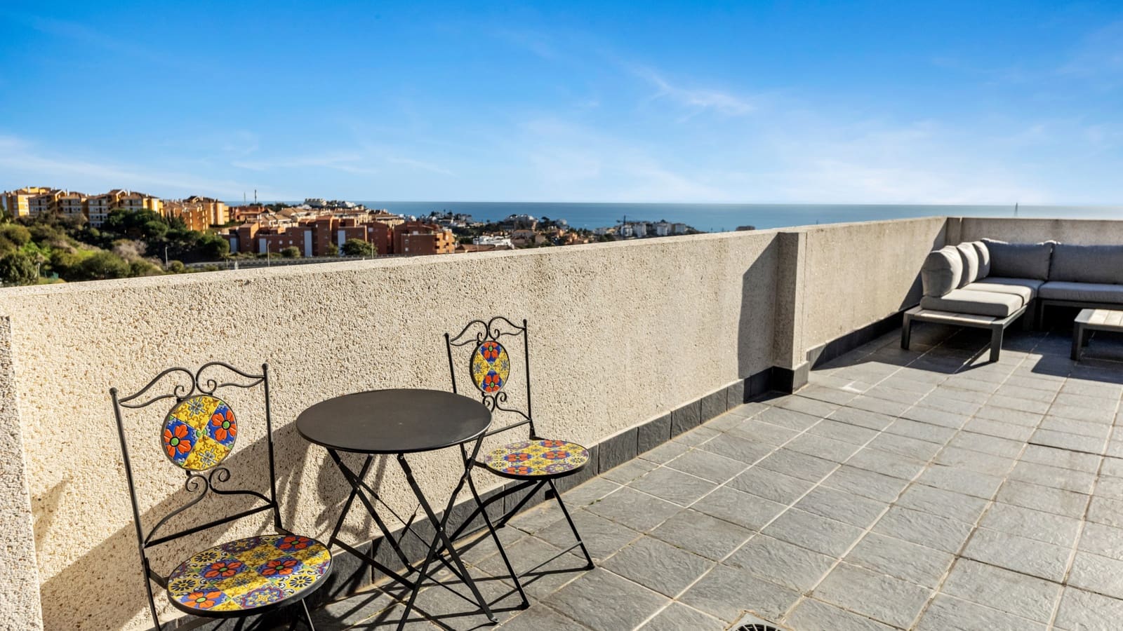 2 bedroom Penthouse for sale in Mijas Costa with pool garage - € 395,000 (Ref: 9518455)