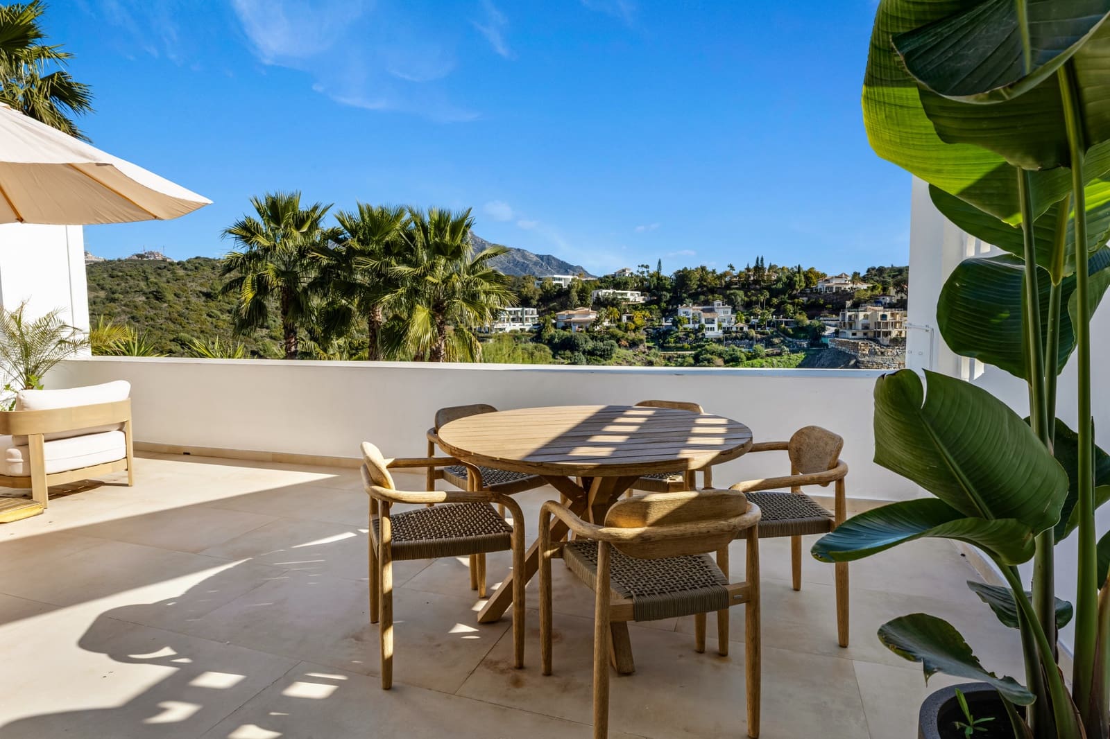 Apartamento de 2 habitaciones en La Quinta en venta con piscina garaje - 535.000 € (Ref: 9535515)
