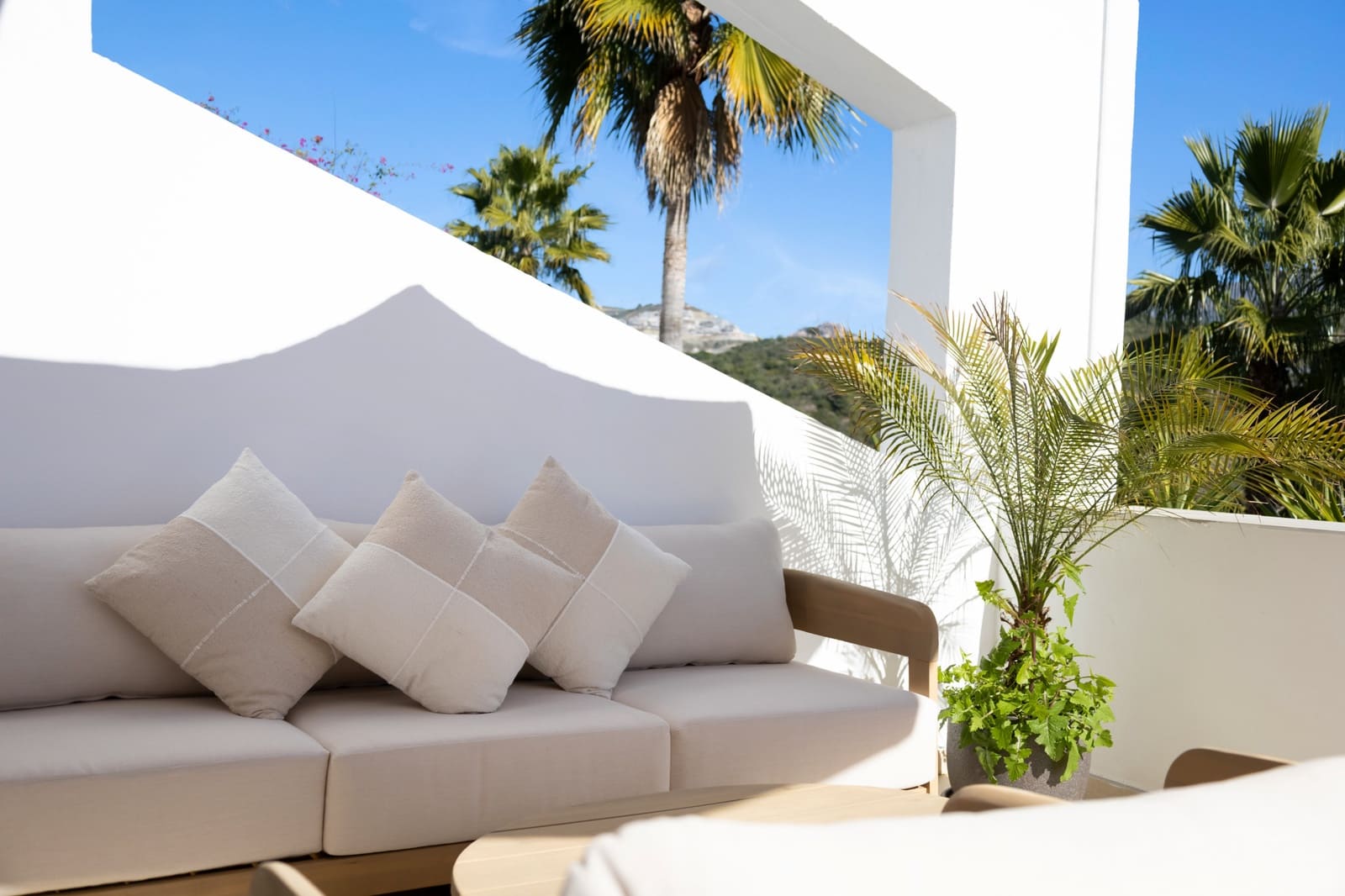Apartamento de 2 habitaciones en La Quinta en venta con piscina garaje - 535.000 € (Ref: 9535515)