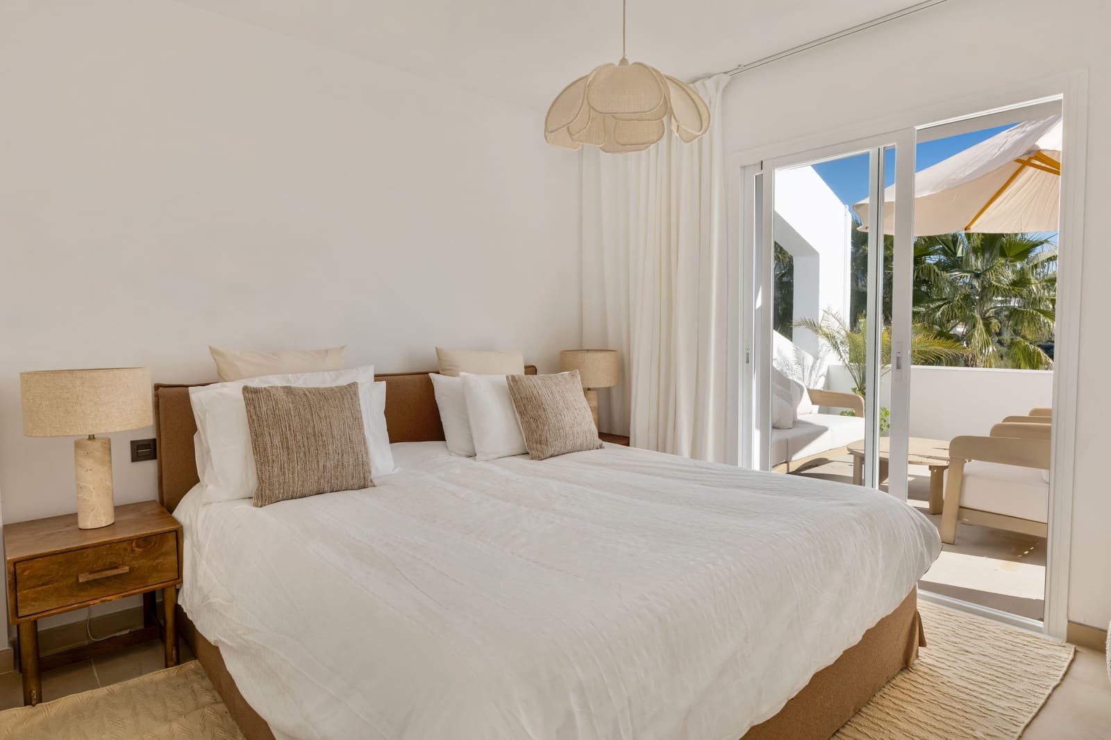 Apartamento de 2 habitaciones en La Quinta en venta con piscina garaje - 535.000 € (Ref: 9535515)