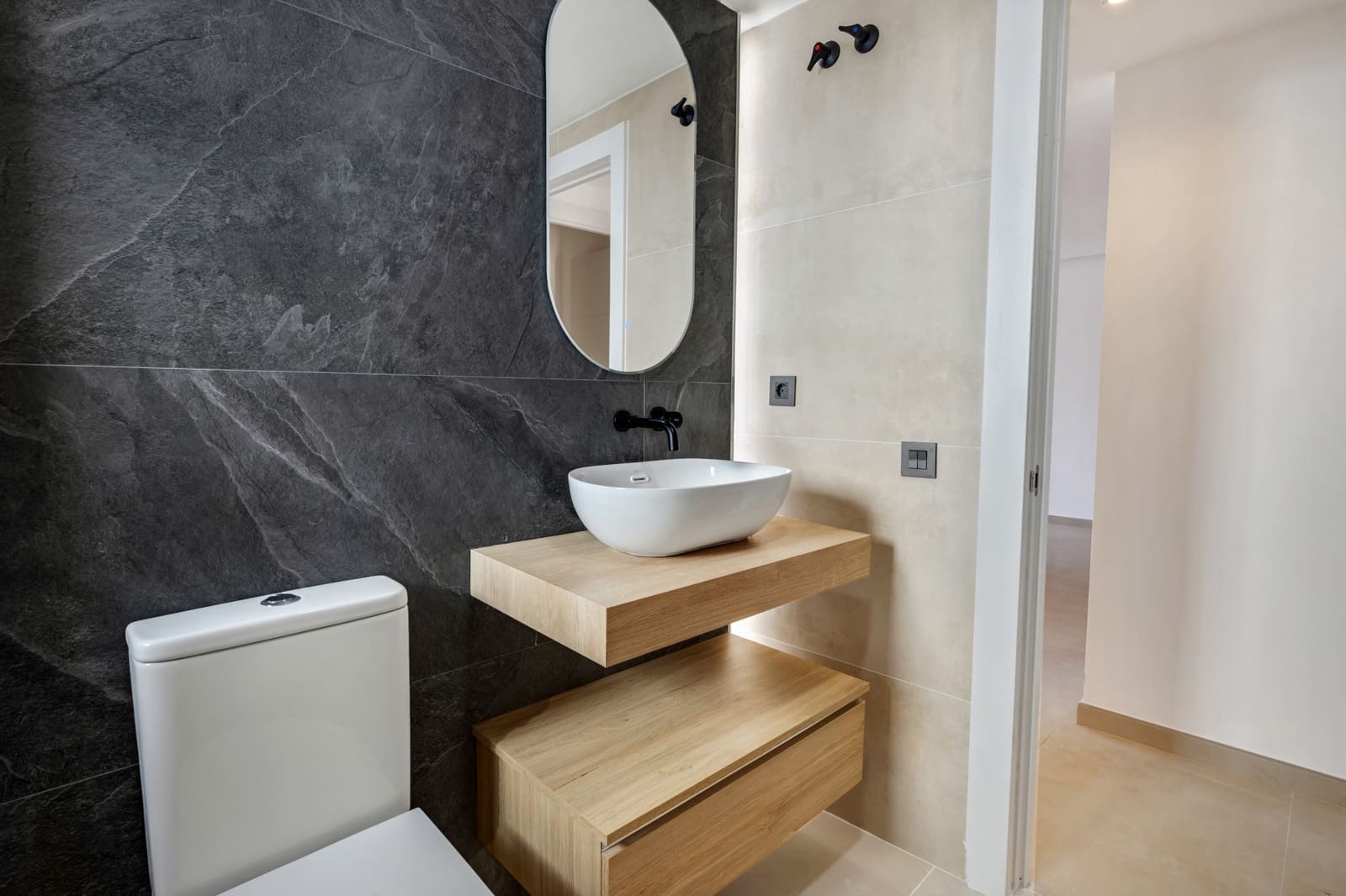 Apartamento de 2 habitaciones en La Quinta en venta con piscina garaje - 535.000 € (Ref: 9535515)