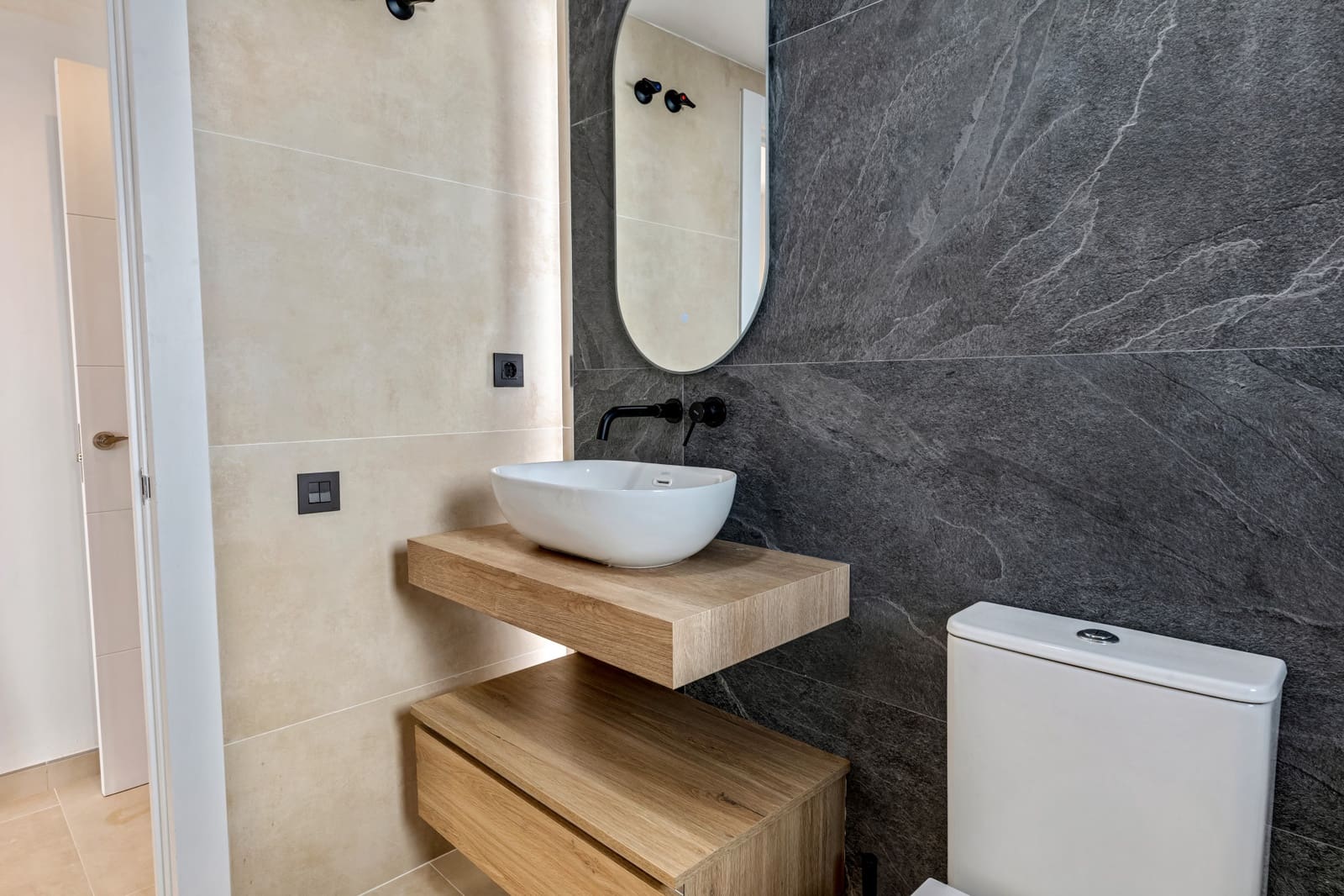 Apartamento de 2 habitaciones en La Quinta en venta con piscina garaje - 535.000 € (Ref: 9535515)