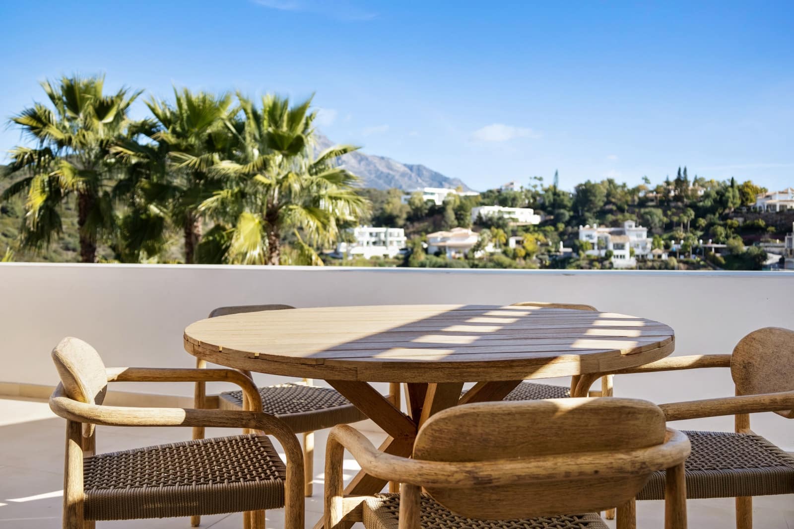 Apartamento de 2 habitaciones en La Quinta en venta con piscina garaje - 535.000 € (Ref: 9535515)