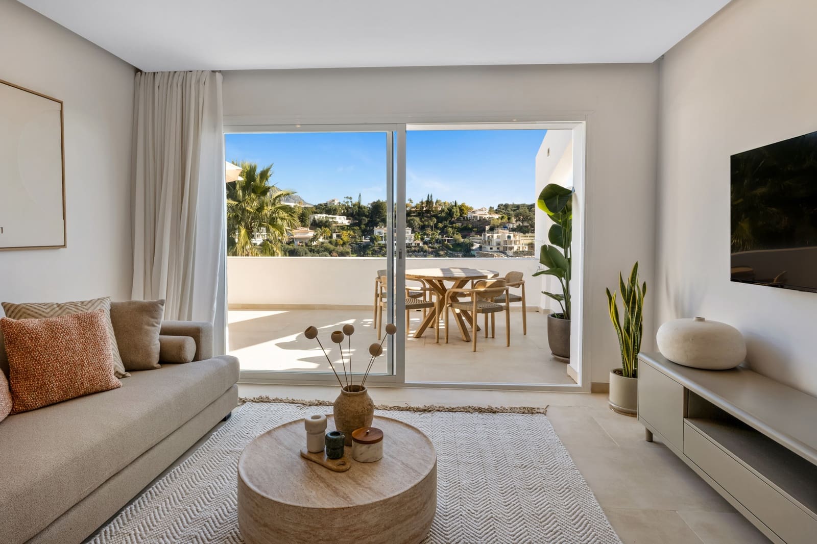 Apartamento de 2 habitaciones en La Quinta en venta con piscina garaje - 535.000 € (Ref: 9535515)