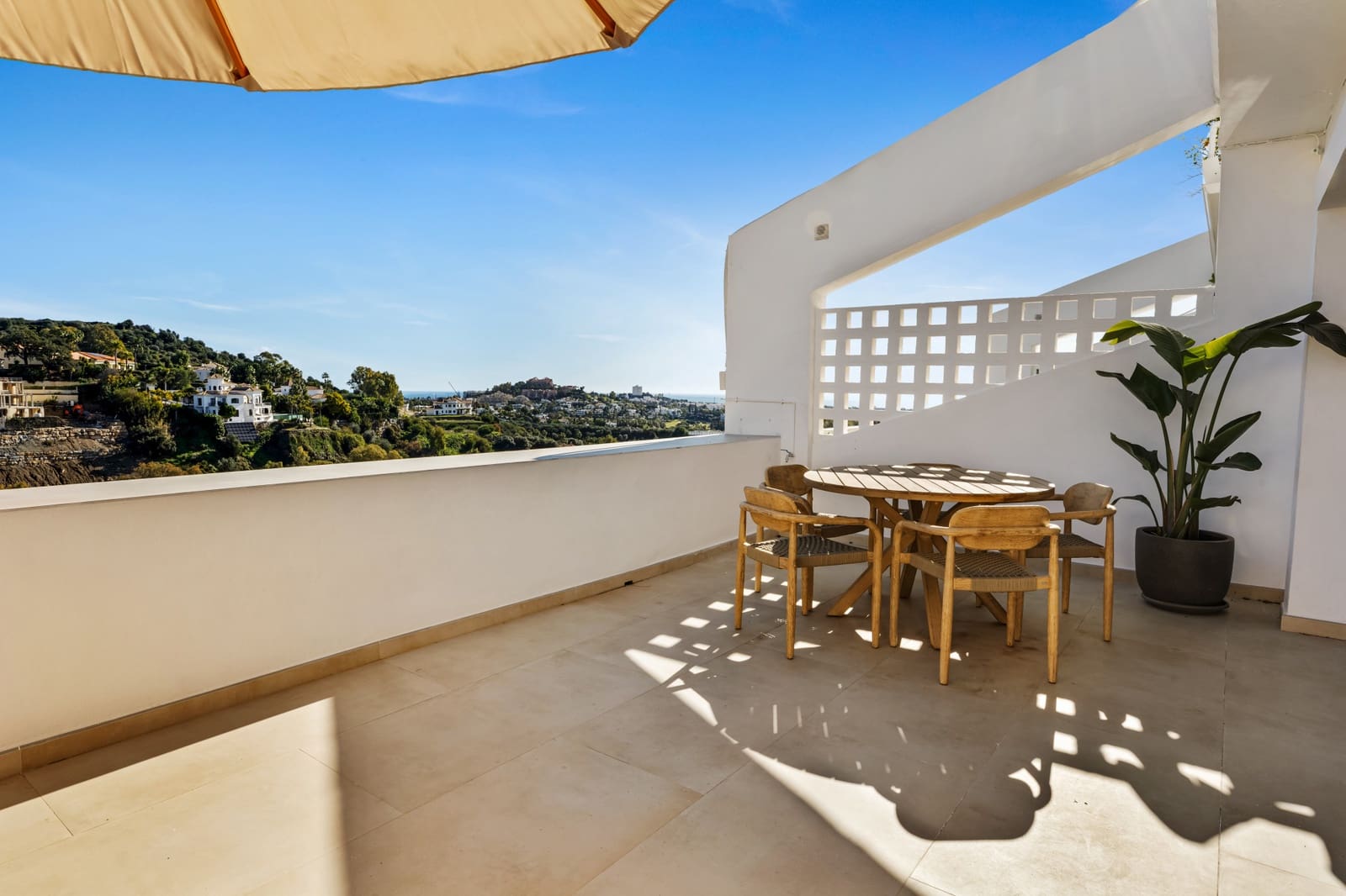 Apartamento de 2 habitaciones en La Quinta en venta con piscina garaje - 535.000 € (Ref: 9535515)