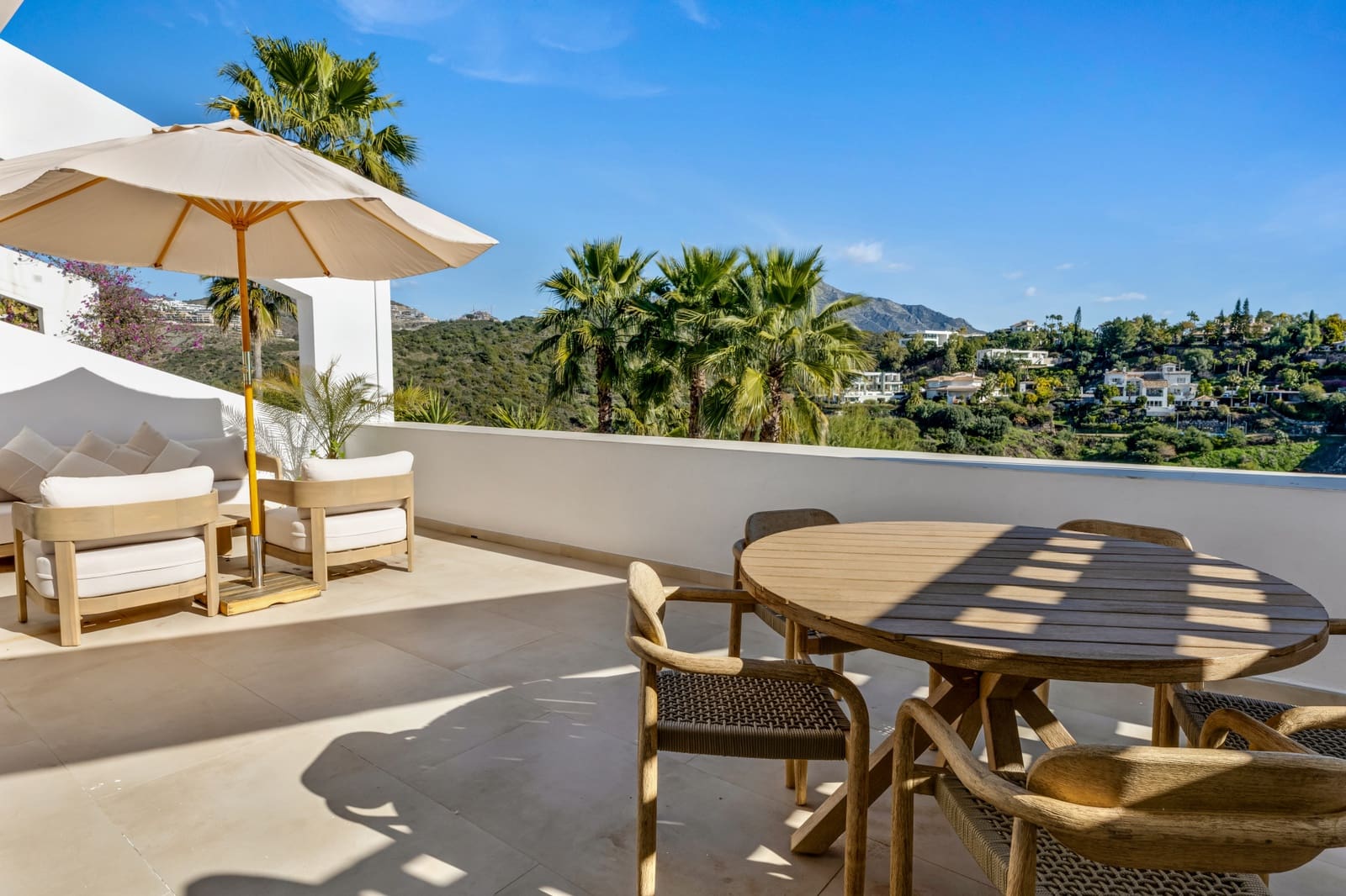 Apartamento de 2 habitaciones en La Quinta en venta con piscina garaje - 535.000 € (Ref: 9535515)