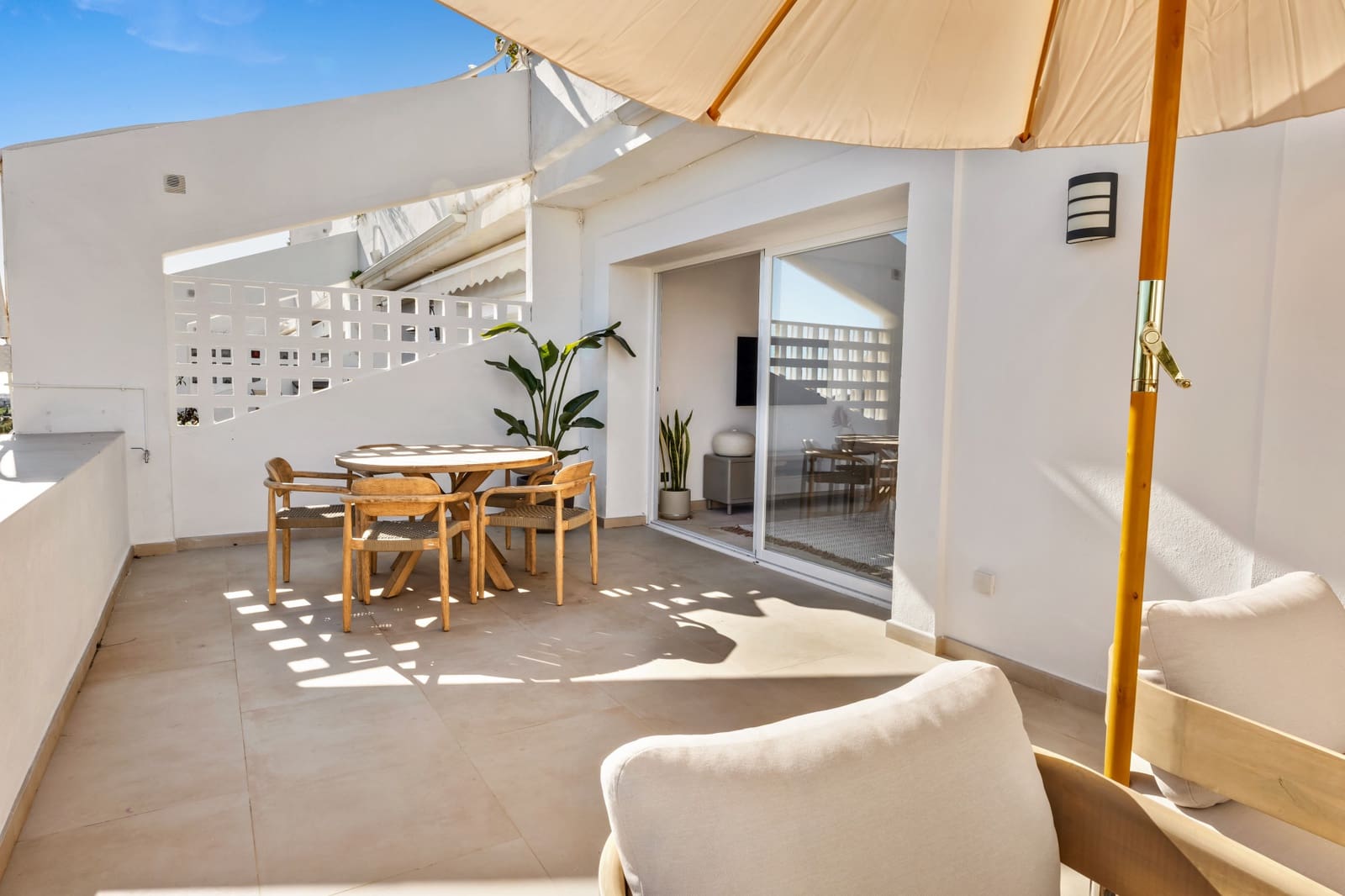 Apartamento de 2 habitaciones en La Quinta en venta con piscina garaje - 535.000 € (Ref: 9535515)