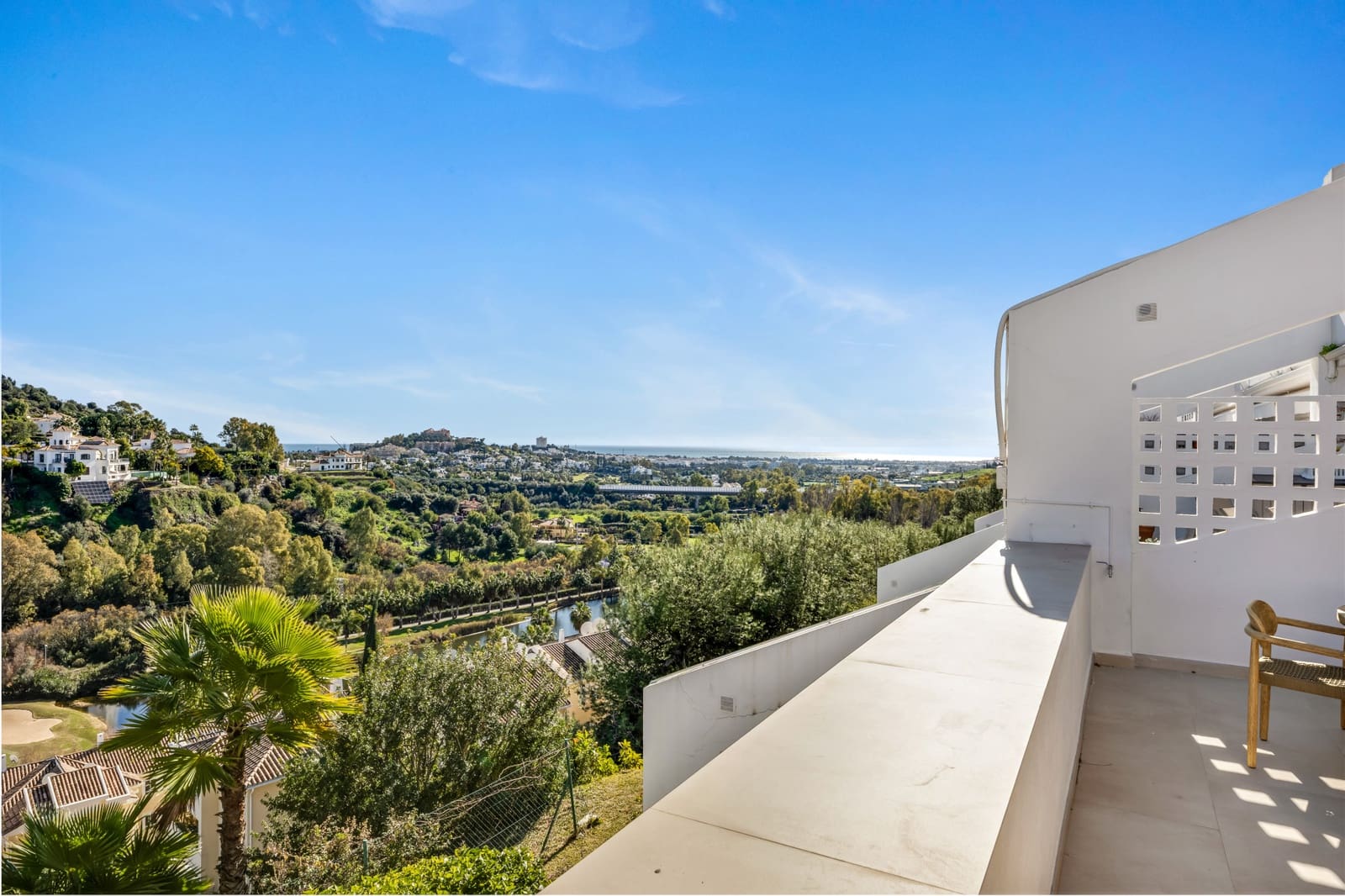 Apartamento de 2 habitaciones en La Quinta en venta con piscina garaje - 535.000 € (Ref: 9535515)