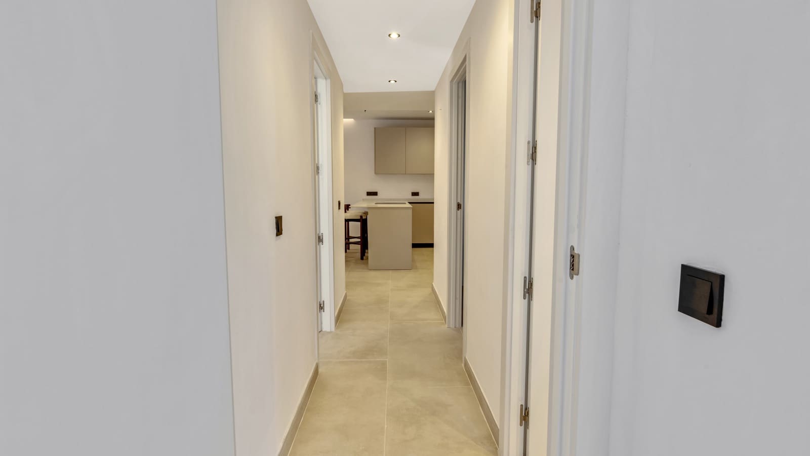 3 chambre Appartement à vendre à Nueva Andalucia avec piscine garage - 699 000 € (Ref: 9535516)